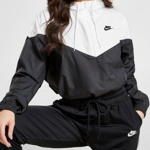 Cropped Nike windbreaker